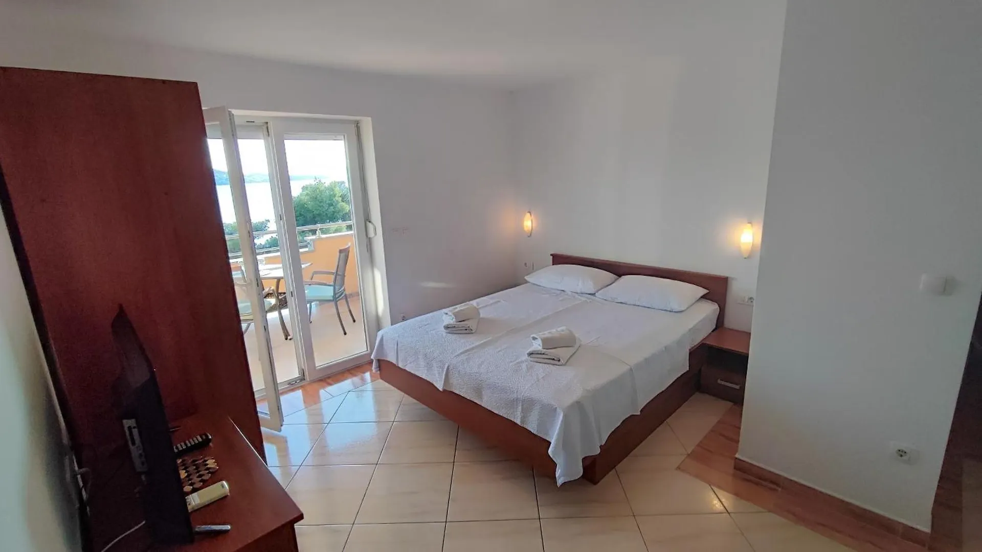 Villa Penava, Private Beach, Pool And 7Min To トロギール