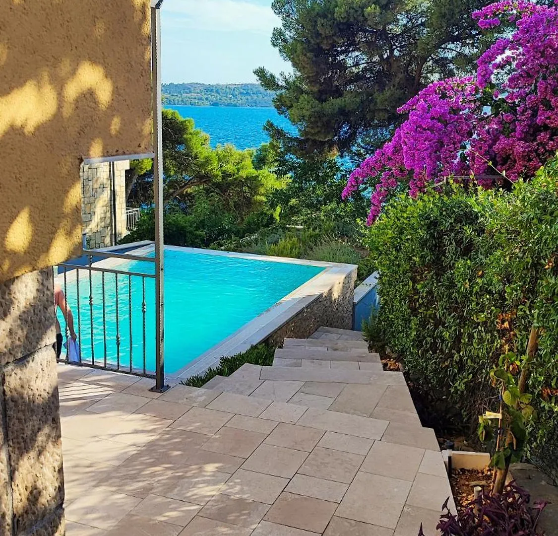 Villa Penava, Private Beach, Pool And 7Min To トロギール