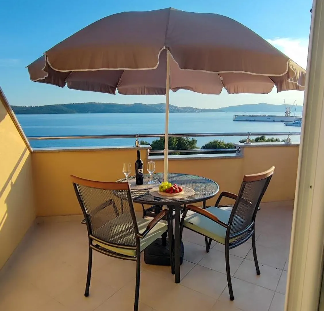 Villa Penava, Private Beach, Pool And 7Min To トロギール アパートホテル
