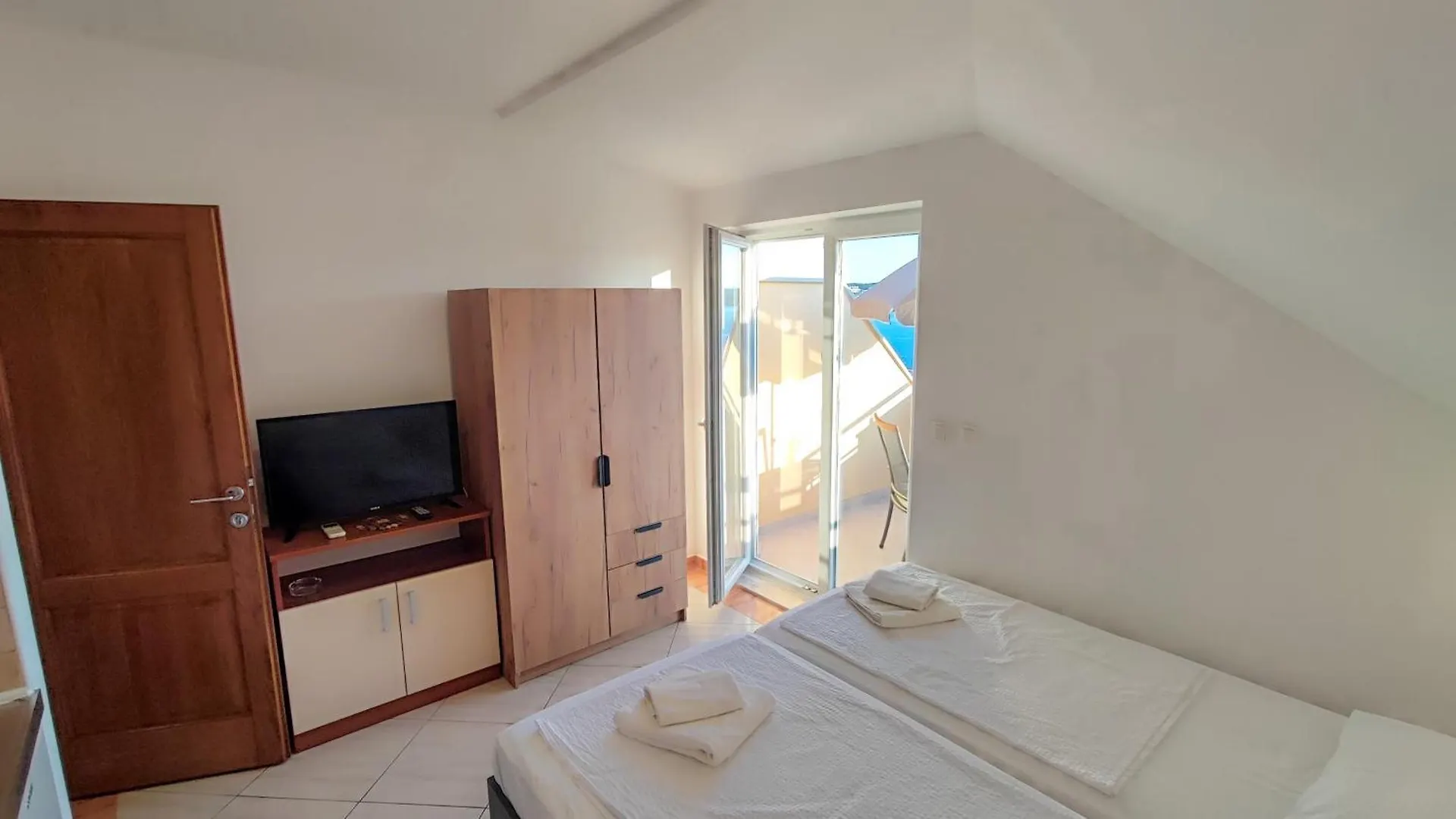 Villa Penava, Private Beach, Pool And 7Min To トロギール 0*,  クロアチア
