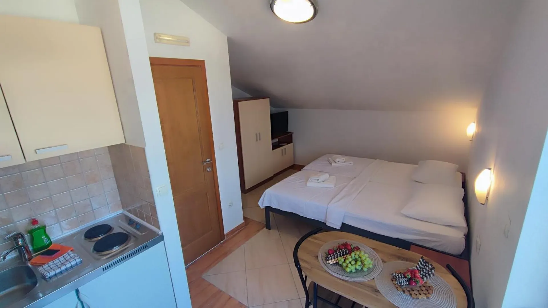 Lägenhetshotell Villa Penava, Private Beach, Pool And 7Min To Trogir