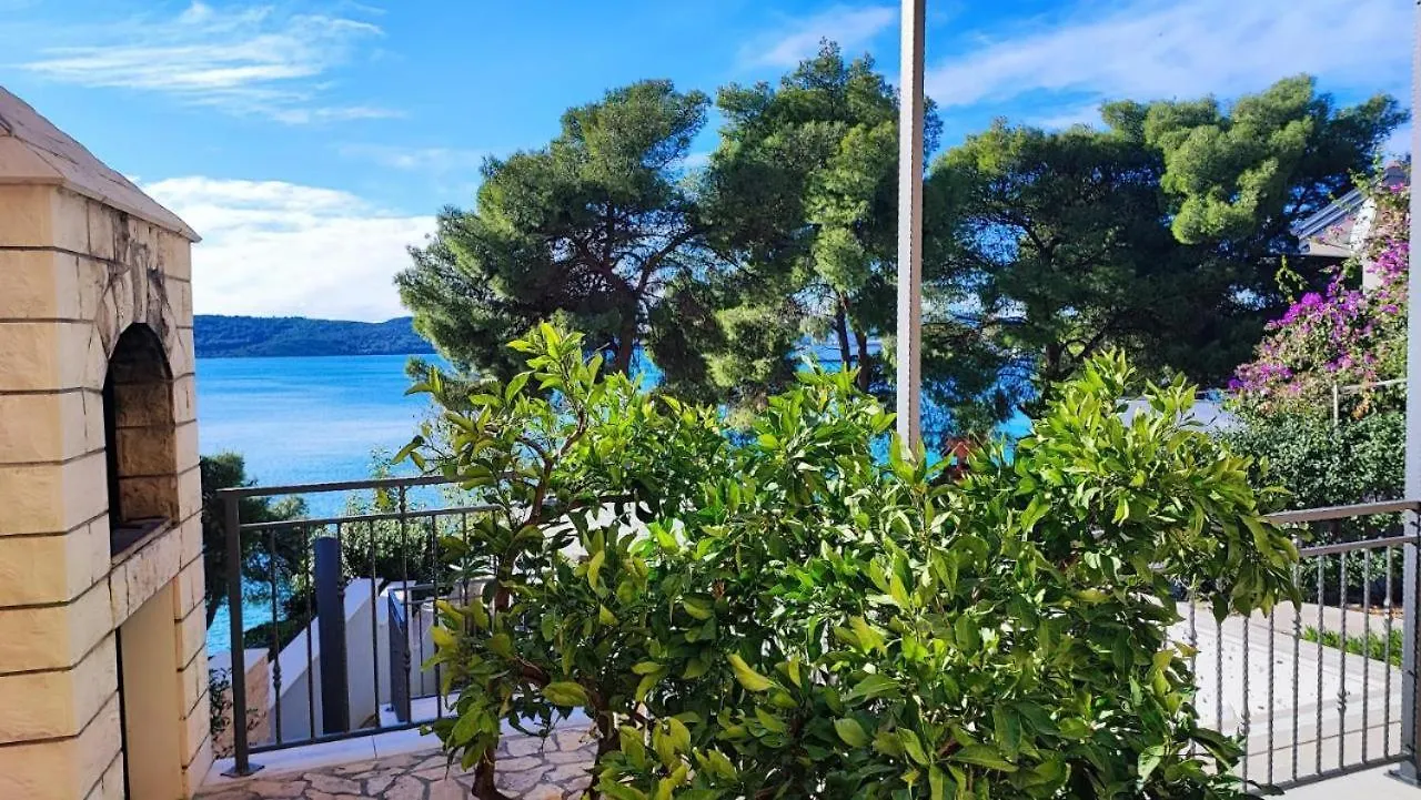 Villa Penava, Private Beach, Pool And 7Min To Trogir 0*,