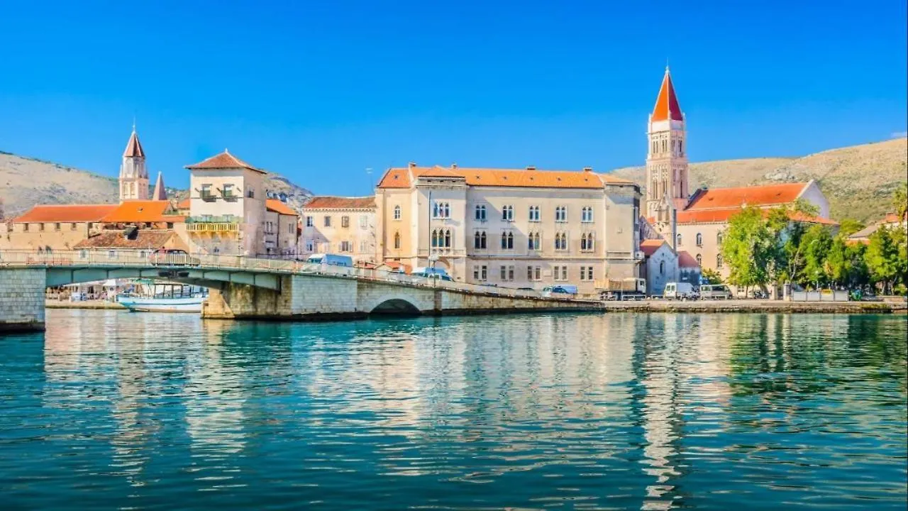Villa Penava, Private Beach, Pool And 7Min To Trogir