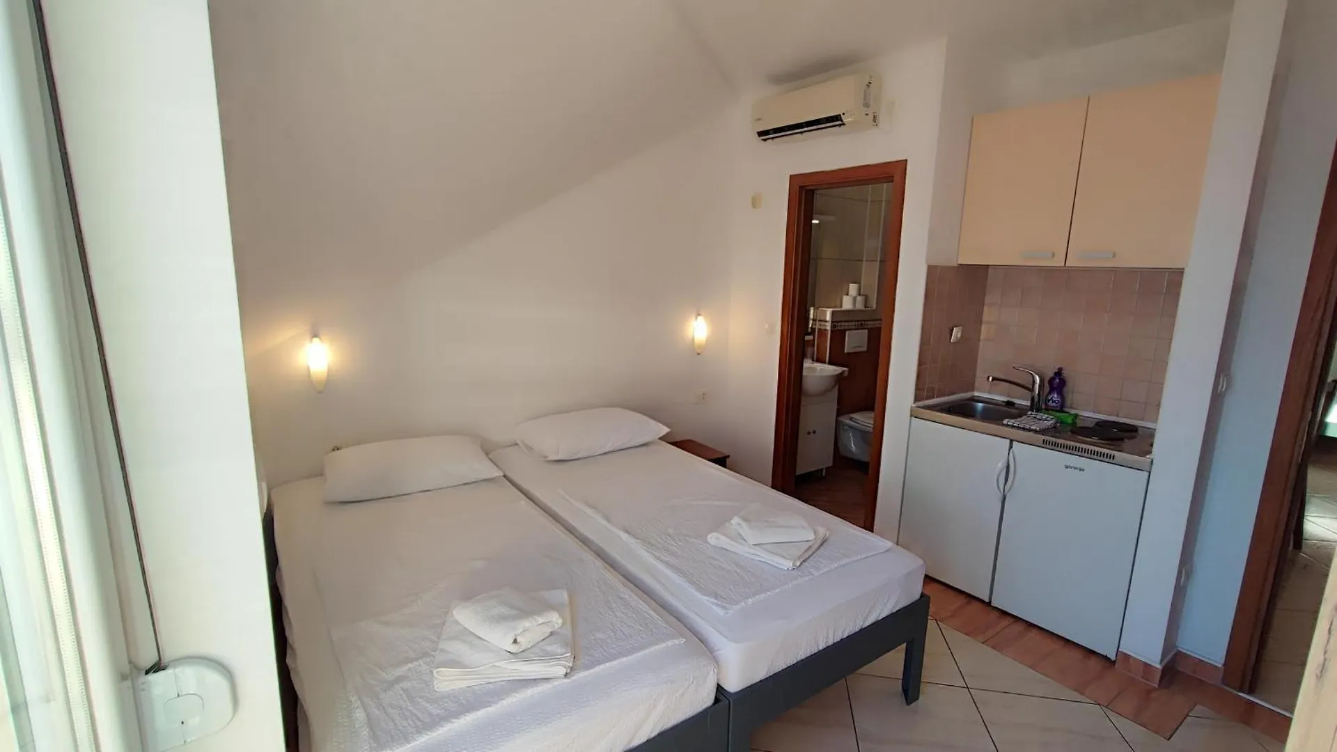 Lägenhetshotell Villa Penava, Private Beach, Pool And 7Min To Trogir