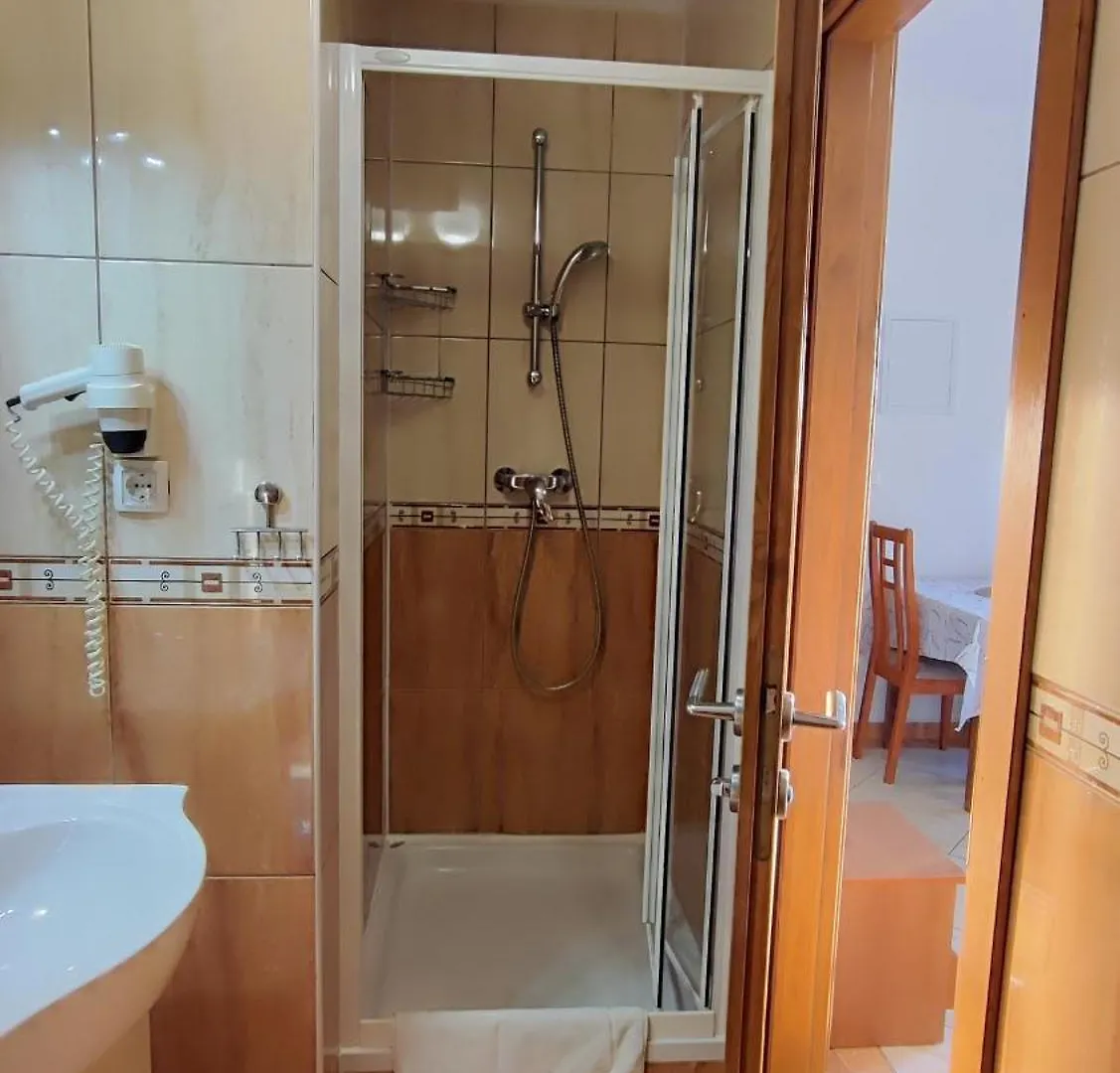 Lägenhetshotell Villa Penava, Private Beach, Pool And 7Min To Trogir